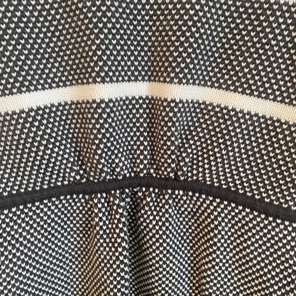 Girls Ivivva by Lululemon knit cardigan Sweater Black White size 12 100% cotton - Picture 8 of 11